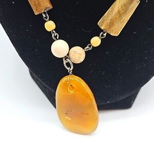 Triple strand varied length costume jewelry necklace w/ caramel colored pendant